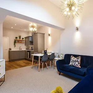 https://saxon-rose-apartment.yorkshirehotels.net